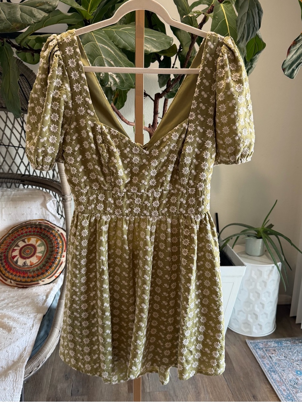 Trixxi XL Olive Green Embroidered Puff-Sleeve Floral Mini Dress